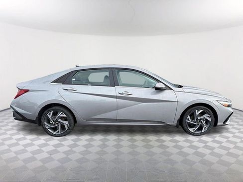 New 2026 Hyundai Elantra Limited FWD image 4
