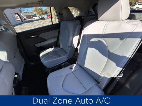Used 2023 Toyota Highlander XLE image 19