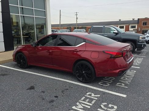 Used 2021 Nissan Altima 2.5 SR w/ SR Premium Package image 8