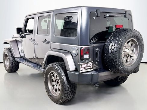 Used 2018 Jeep Wrangler Unlimited Sahara AWD/4WD image 6