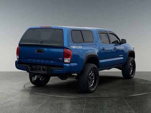 Used 2016 Toyota Tacoma TRD Off-Road w/ Premium & Technology Package AWD/4WD image 9