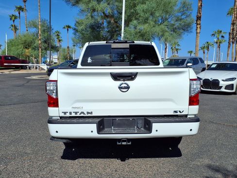 Used 2021 Nissan Titan SV w/ SV Convenience Package RWD image 6