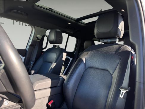 Used 2024 Land Rover Defender 130 X-Dynamic SE image 10