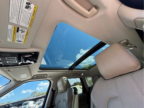 Used 2017 Land Rover Range Rover Sport HSE image 41