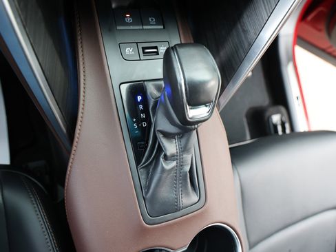 Certified 2024 Toyota Venza XLE image 26