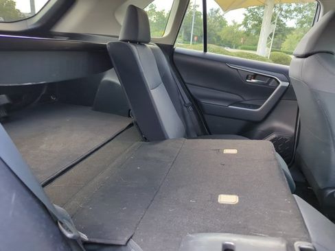 Used 2019 Toyota RAV4 XLE w/ Carpet Mat Package AWD/4WD image 28