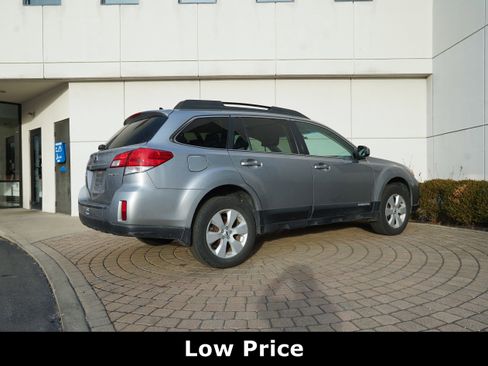 Used 2011 Subaru Outback 2.5i Limited image 3