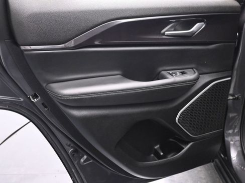 Used 2022 Jeep Grand Cherokee Altitude AWD/4WD image 13