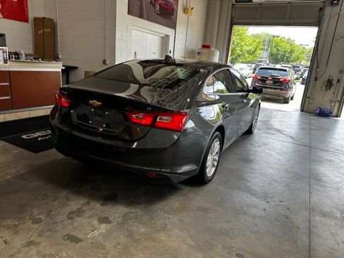 Used 2017 Chevrolet Malibu LT FWD image 27