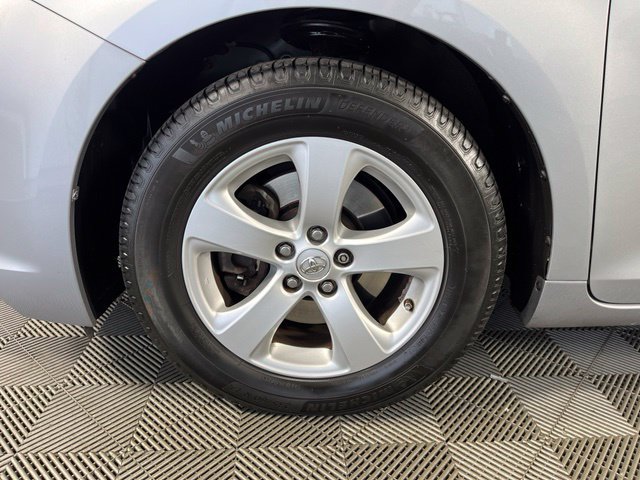 Used 2015 Toyota Sienna LE FWD image 11