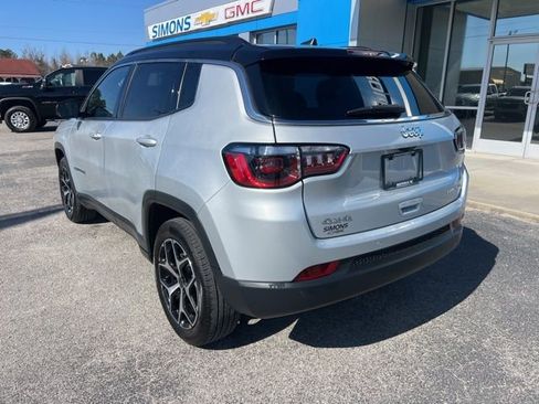 Used 2025 Jeep Compass Limited image 13