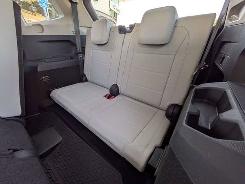 Used 2019 Volkswagen Tiguan SEL FWD image 17
