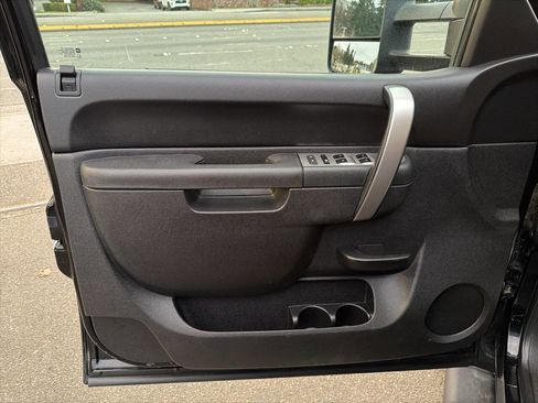 Used 2011 Chevrolet Silverado 2500 LT w/ Interior Plus Package image 30