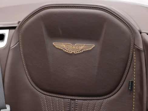 Used 2019 Aston Martin DB11 Volante RWD image 50