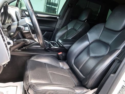 Used 2017 Porsche Cayenne AWD/4WD image 7