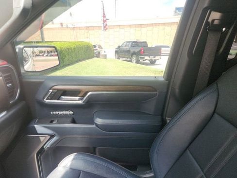 Used 2023 Chevrolet Silverado 1500 High Country w/ High Country Premium Package AWD/4WD image 9