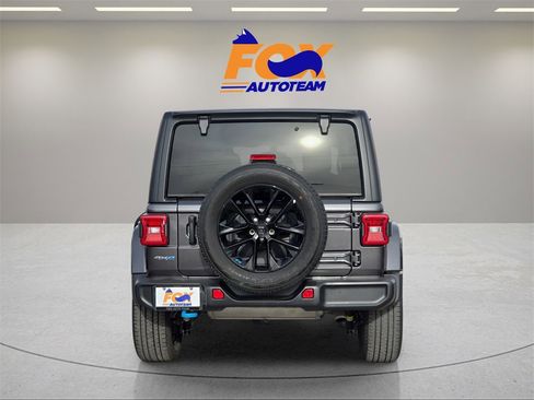 Used 2022 Jeep Wrangler Unlimited Sahara image 4