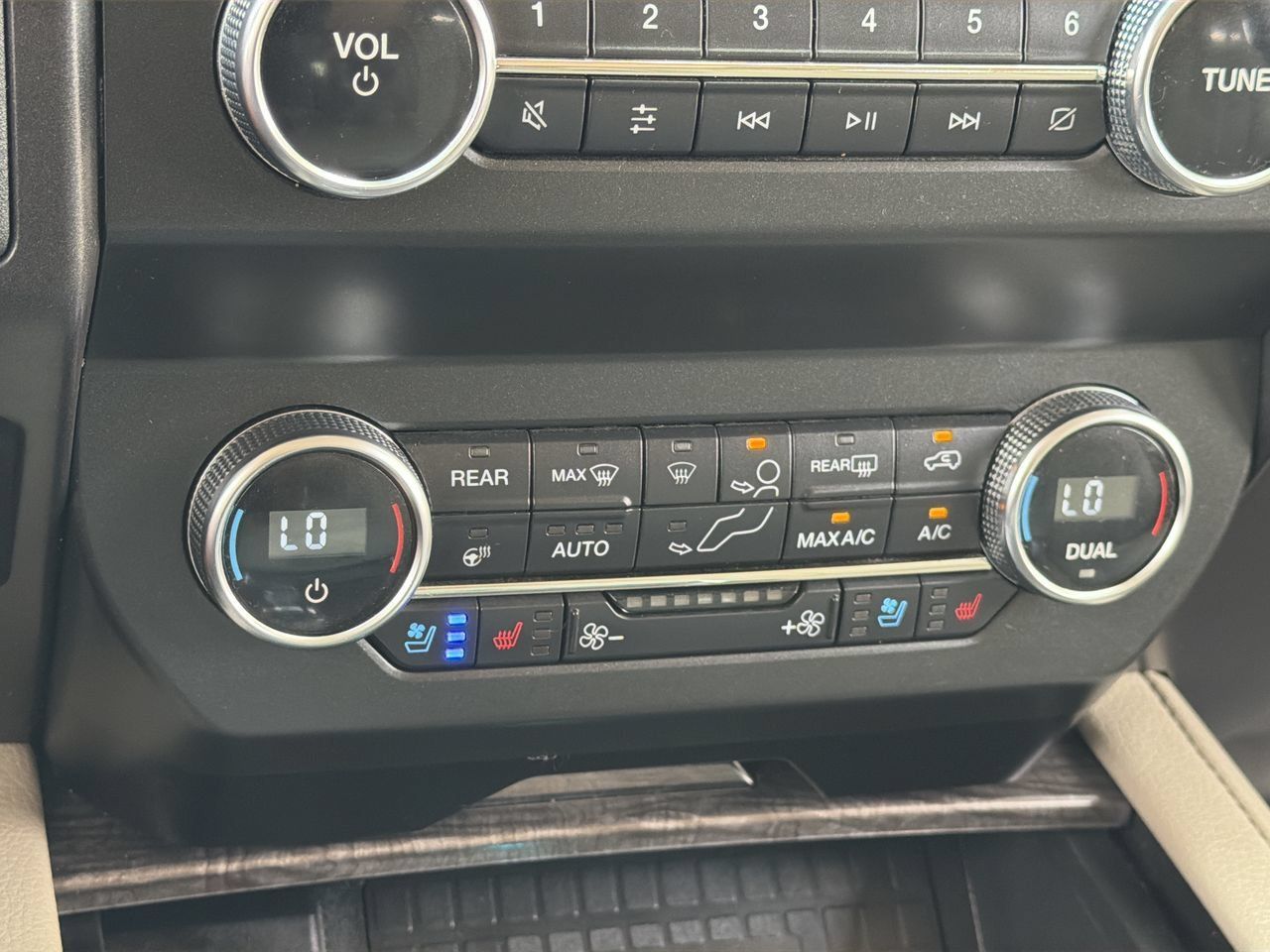 Used 2020 Ford Expedition Limited AWD/4WD image 25