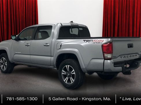 Used 2016 Toyota Tacoma TRD Sport image 7
