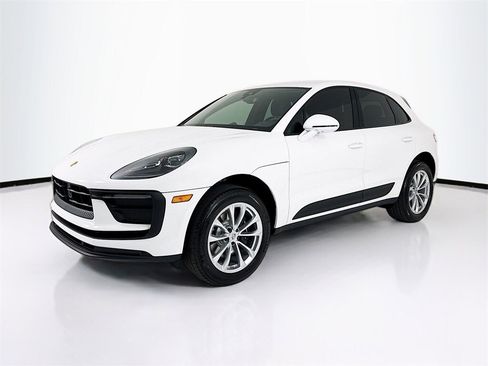 New 2026 Porsche Macan image 1