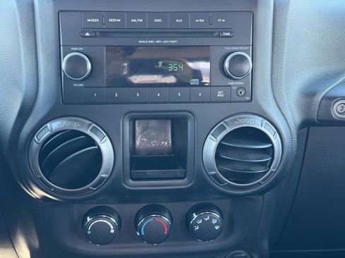 Used 2017 Jeep Wrangler Sport AWD/4WD image 13