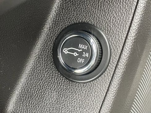 Used 2018 Chevrolet Traverse LT image 32