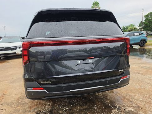 New 2026 Kia Carnival SX w/ SX Dark Edition Package FWD image 7