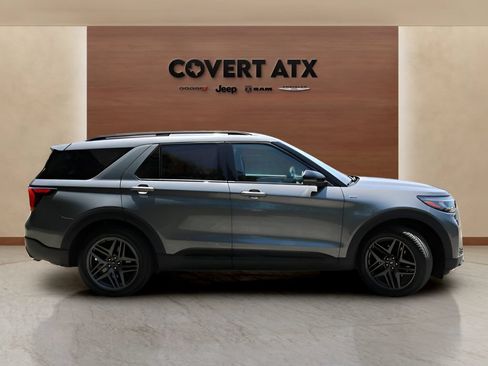 Used 2025 Ford Explorer ST-Line w/ Premium Package RWD image 6