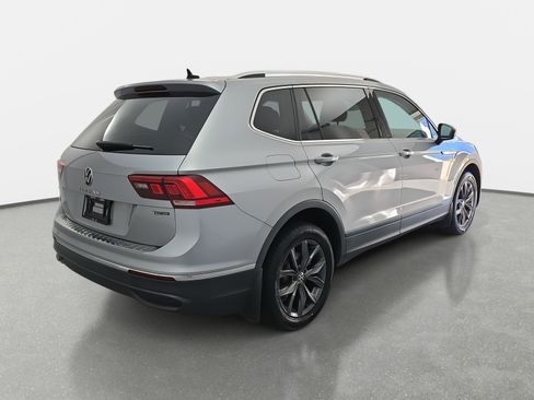 Certified 2022 Volkswagen Tiguan SE w/ Panoramic Sunroof Package image 3