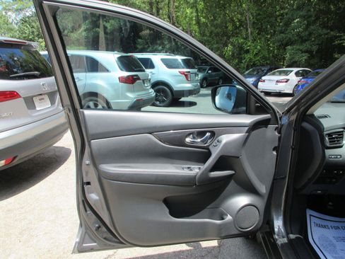 Used 2018 Nissan Rogue SV FWD image 12