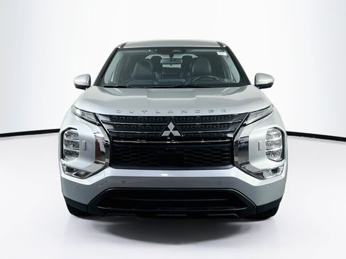Used 2024 Mitsubishi Outlander SE AWD/4WD image 2