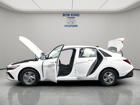 New 2026 Hyundai Elantra SE FWD image 22