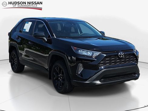Used 2022 Toyota RAV4 LE FWD image 1