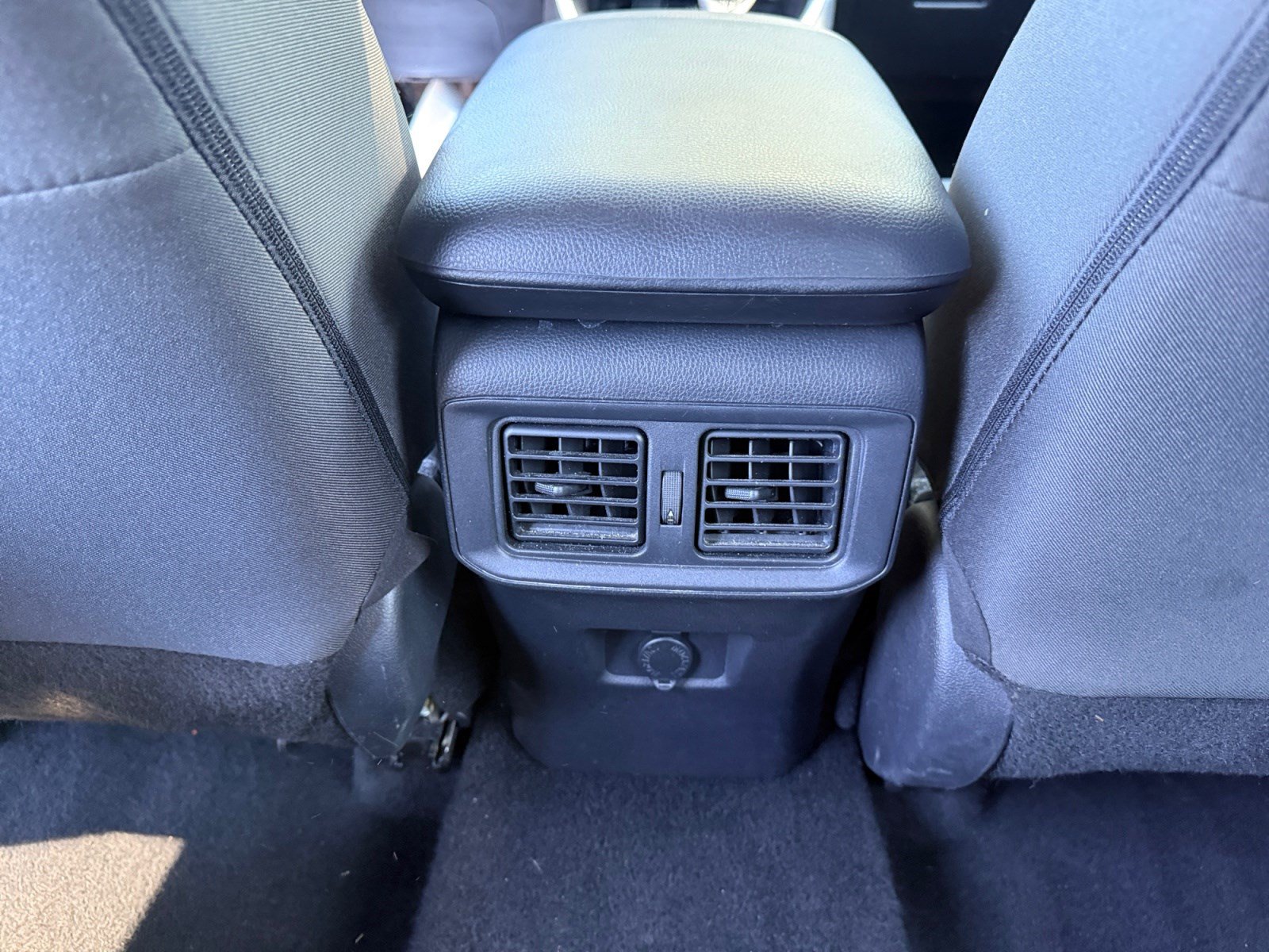 Used 2025 Toyota RAV4 LE AWD/4WD image 30