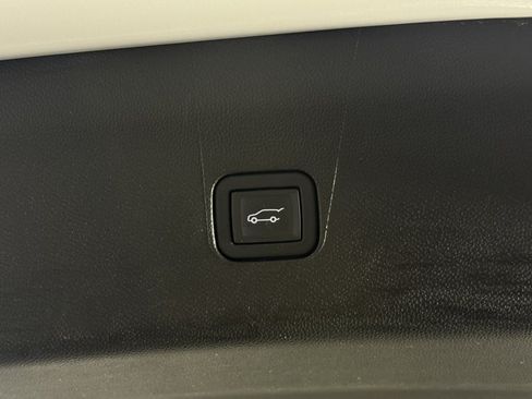 Used 2023 Buick Enclave Essence AWD/4WD image 32