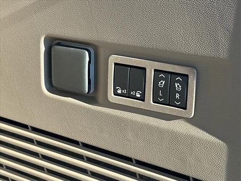 New 2026 GMC Yukon Denali w/ Denali Reserve Package AWD/4WD image 12