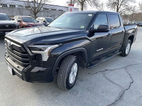Used 2025 Toyota Tundra SR5 w/ SR5 Convenience Package AWD/4WD image 11