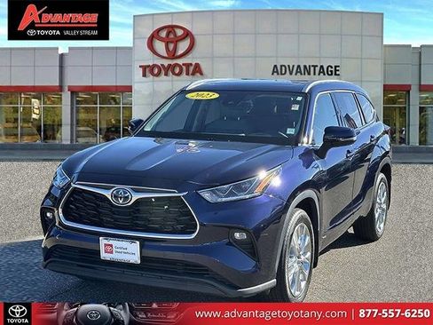 Used 2023 Toyota Highlander Limited image 4