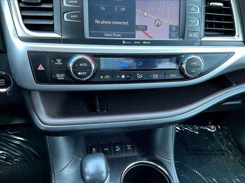 Used 2019 Toyota Highlander XLE AWD/4WD image 16