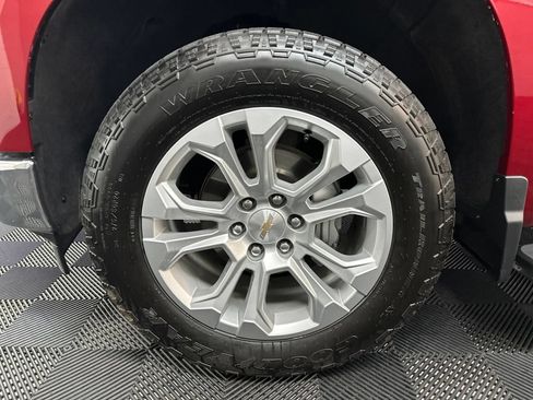 Used 2025 Chevrolet Silverado 1500 LTZ w/ LTZ Premium Package AWD/4WD image 38