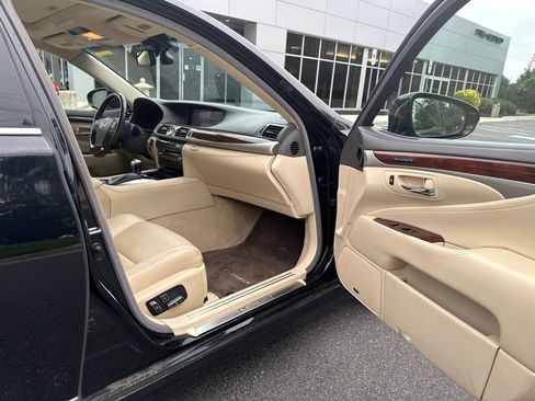 Used 2014 Lexus LS 460 w/ Comfort Package RWD image 7