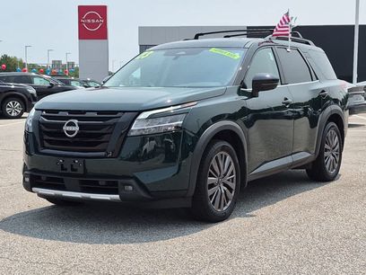 Used 2023 Nissan Pathfinder SL w/ SL Premium Package