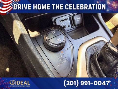 Used 2016 Jeep Cherokee Latitude w/ Cold Weather Group AWD/4WD image 34