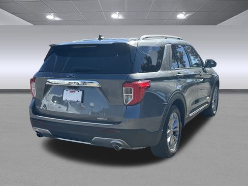 Used 2023 Ford Explorer Limited image 3