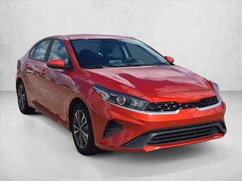 Used 2024 Kia Forte LXS w/ LXS Technology Package FWD image 3