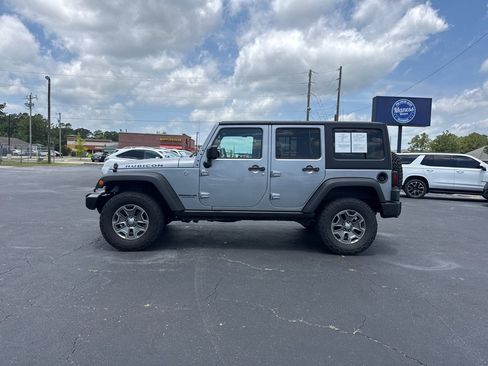 Used 2016 Jeep Wrangler Unlimited Rubicon w/ Connectivity Group AWD/4WD image 2