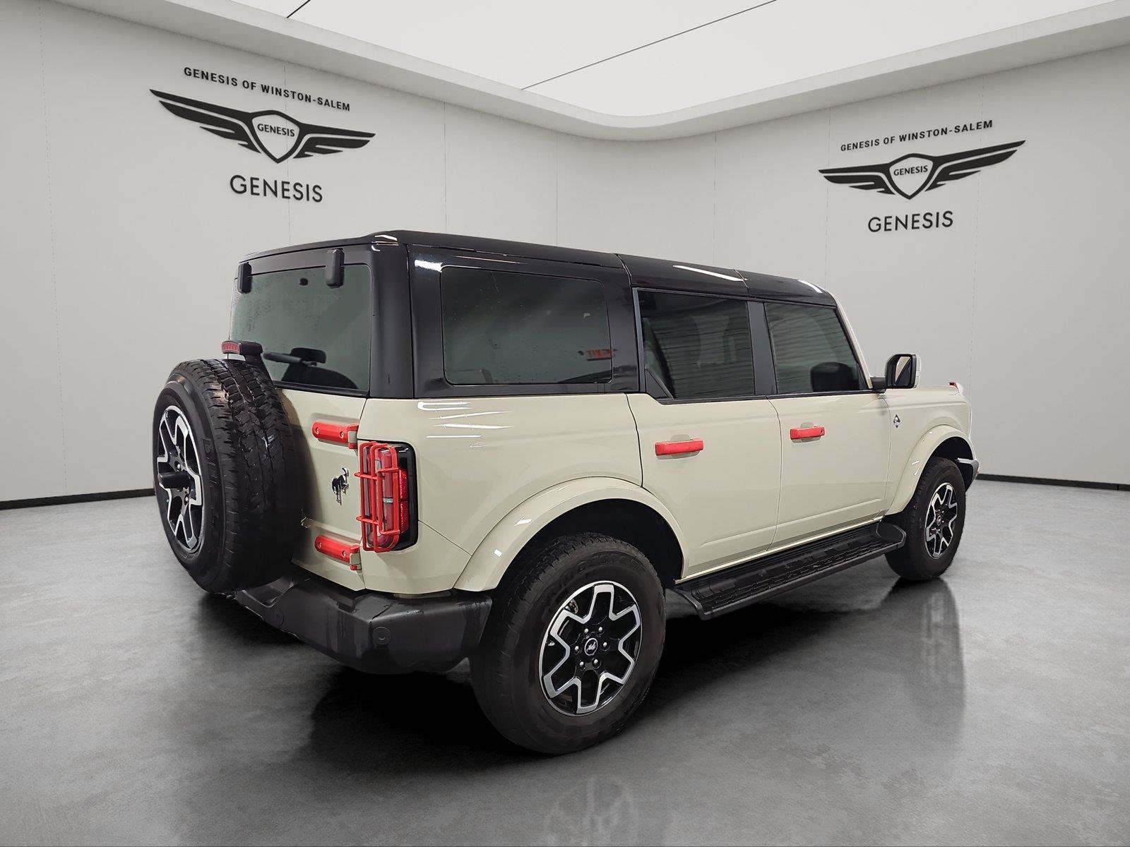 Used 2025 Ford Bronco Outer Banks AWD/4WD image 5
