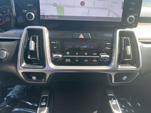 Used 2022 Kia Sorento S image 15