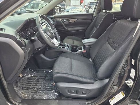 Used 2017 Nissan Rogue SV w/ SV Premium Package FWD image 3