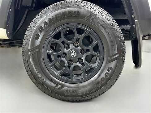Used 2020 Toyota Tacoma SR w/ SX Package image 31